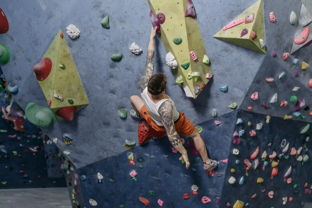 Bouldern Boulderhalle Wuppertal Bahnhof Blo Rezension Rezensionen Umgebaut Outdoor Cafe Klettern Nacht