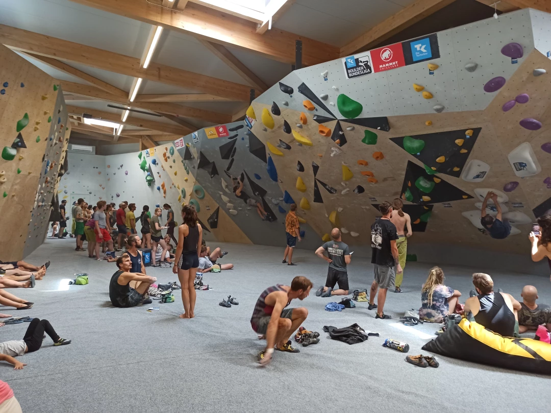 Chimpanzodrome Boulderbundesliga 60 Grad-Dach Chimpanzodrome-Boulderbundesliga-60-Grad-Dach